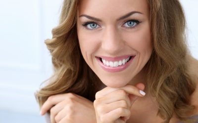 mulher-bonita-sorrindo Lentes de Contato
